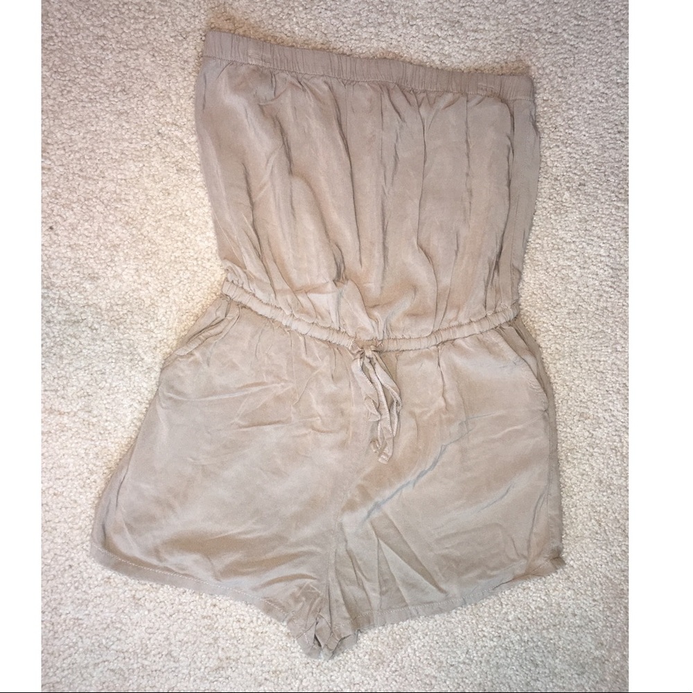 Forever 21 Women’s Sleeveless Romper W/ pockets